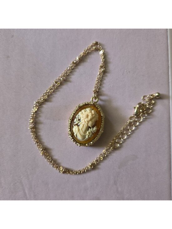 Unbranded Jewelry - Vintage Gold Tone Molded Resin Cameo Pendant Necklace Victorian Bridgerton